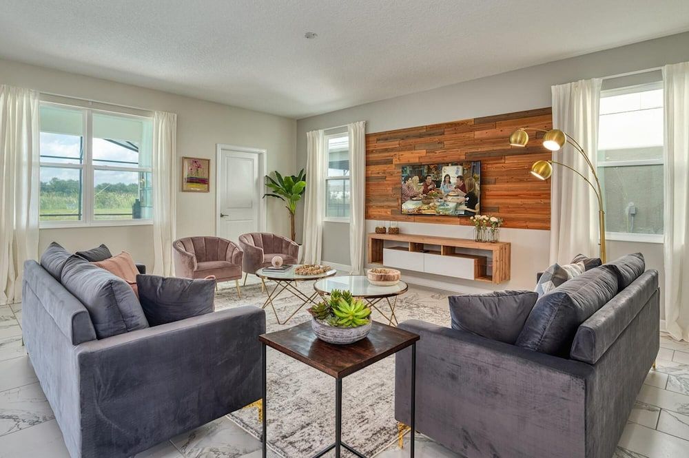 undefined Spacious Home Near Disney With Private Pool and Game Room 7