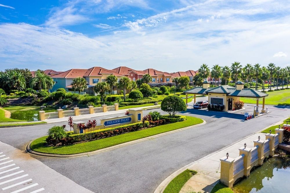 undefined Stunning TownHome With Private Pool close to Disney by RedAwning 2