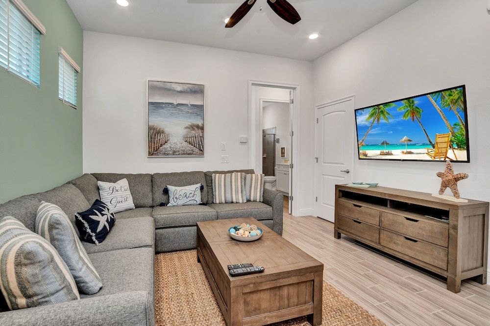 Tropical Retreat in Margaritaville W/bonus Room! Cottage (3 Bedrooms) 12