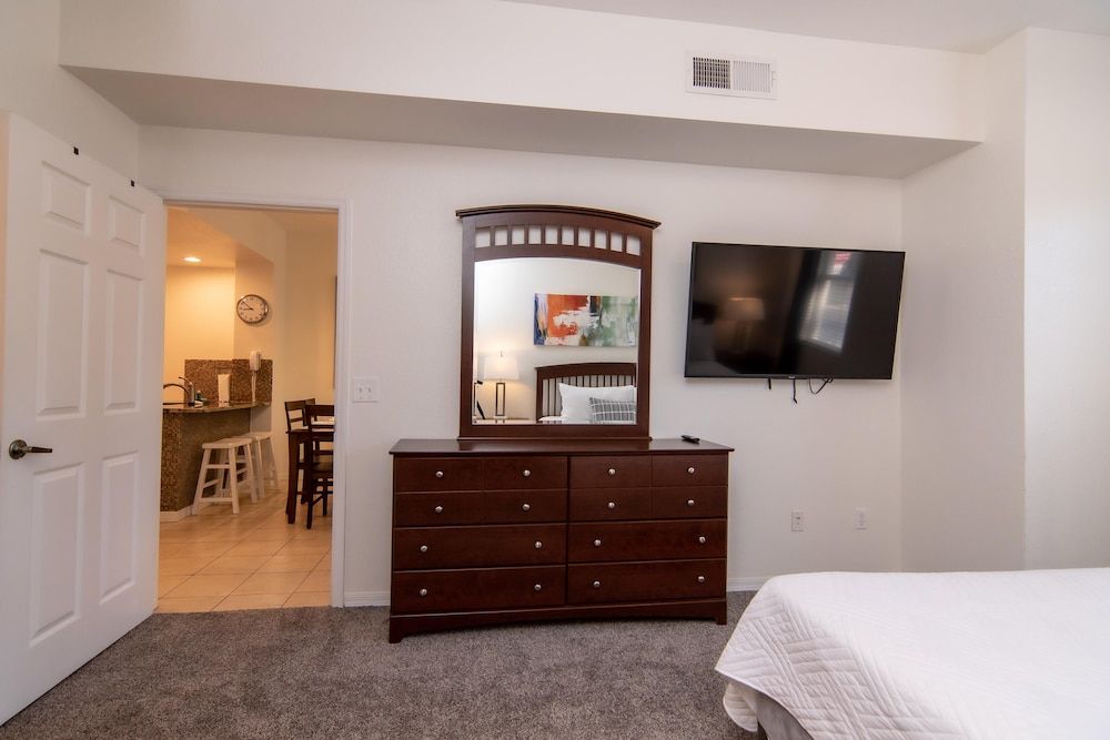 undefined Venetian Beauty 9