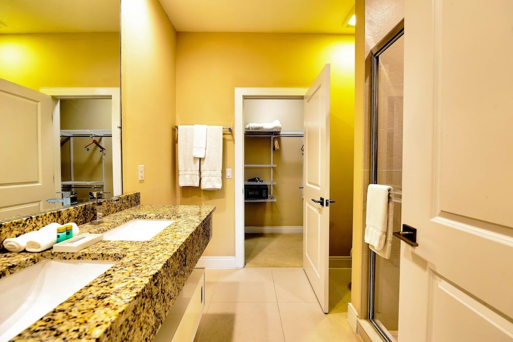 Magical Village Gem House (BEAUTIFUL Townhome OVERLOOKING THE LA) 12