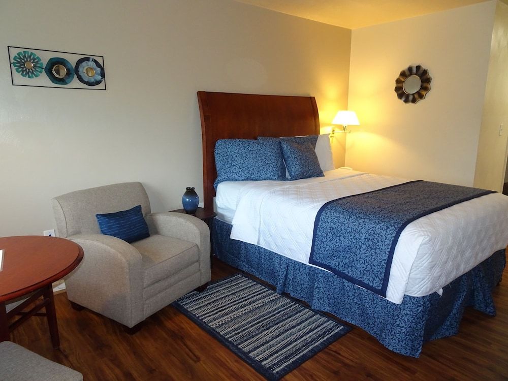 Standard Room, 1 Queen Bed
