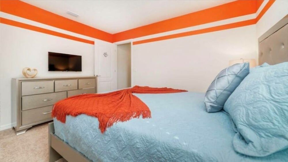 House (6 Bedrooms)