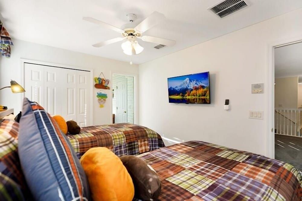 Lakeside Landing 6 Bedrooms Family House, 6 Bedrooms 11