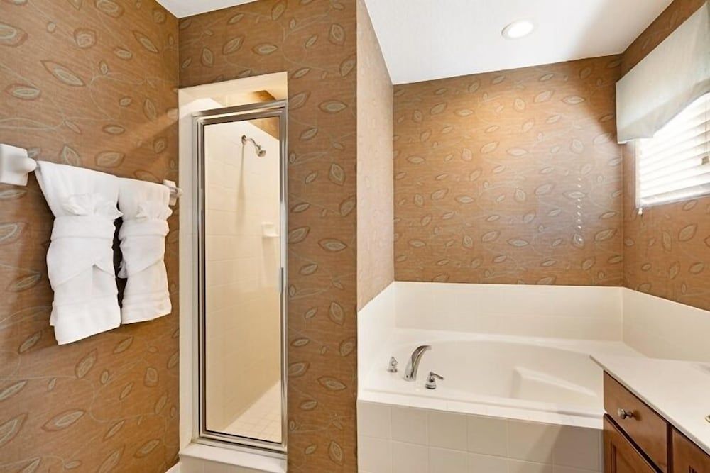 Lakeside Landing 6 Bedrooms Family House, 6 Bedrooms 14