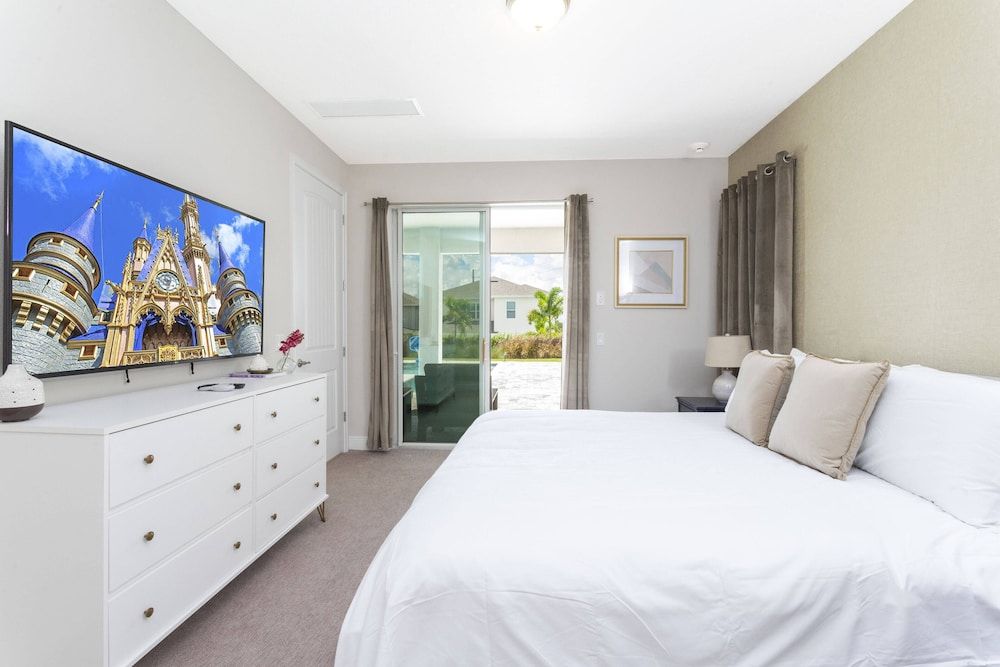 Gorgeous 8 Bedroom Single Home With Private Pool -ec7724 House (Multiple Bedrooms) 4