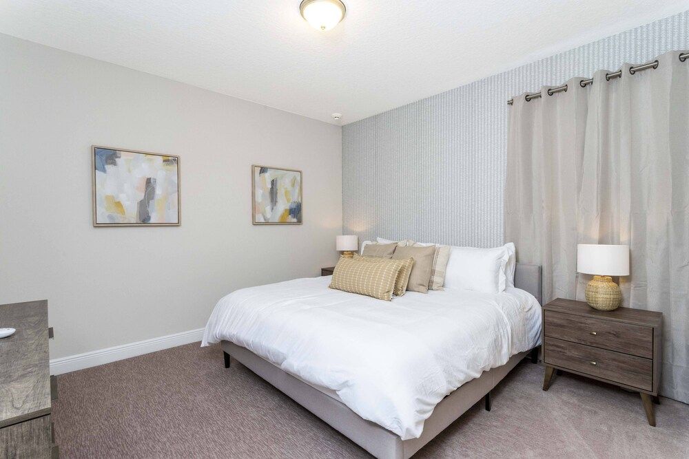 Gorgeous 8 Bedroom Single Home With Private Pool -ec7724 House (Multiple Bedrooms) 3