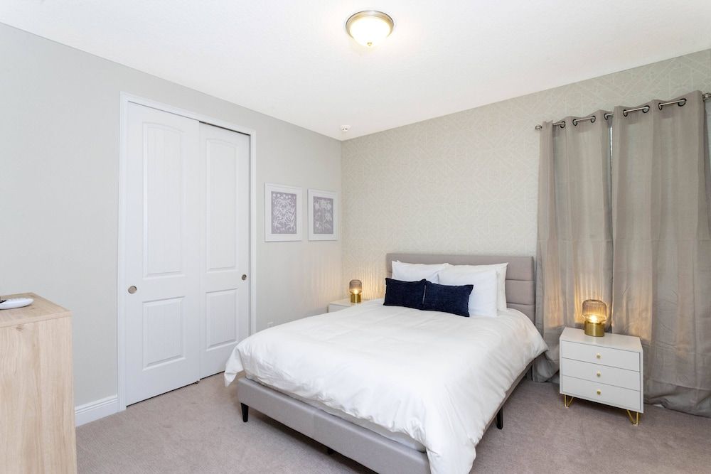 Gorgeous 8 Bedroom Single Home With Private Pool -ec7724 House (Multiple Bedrooms) 2