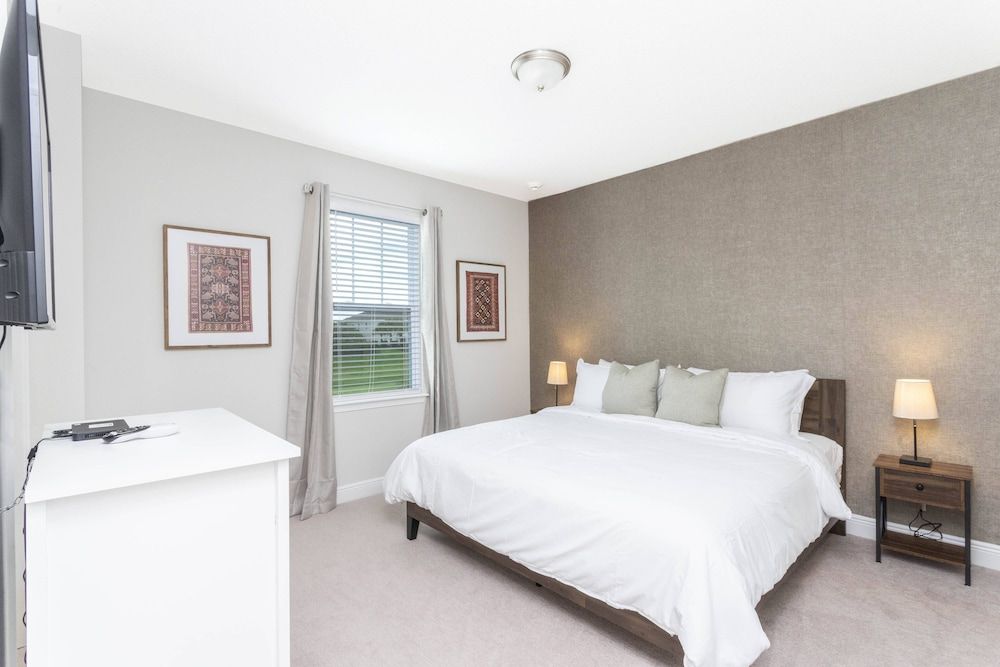 Gorgeous 8 Bedroom Single Home With Private Pool -ec7724 House (Multiple Bedrooms) 5