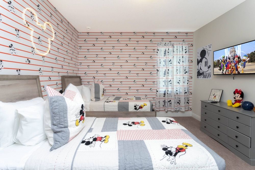 Gorgeous 8 Bedroom Single Home With Private Pool -ec7724 House (Multiple Bedrooms) 8