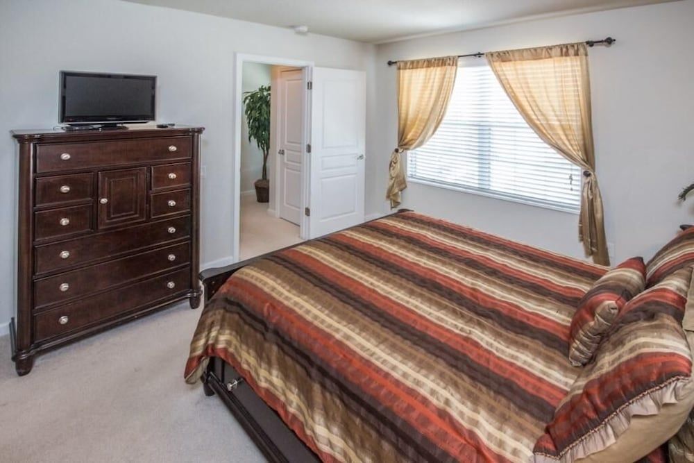 Mark's Windsor Hills Vacation Home House, Multiple Beds (Mark's Windsor Hills Vacation Home) 11