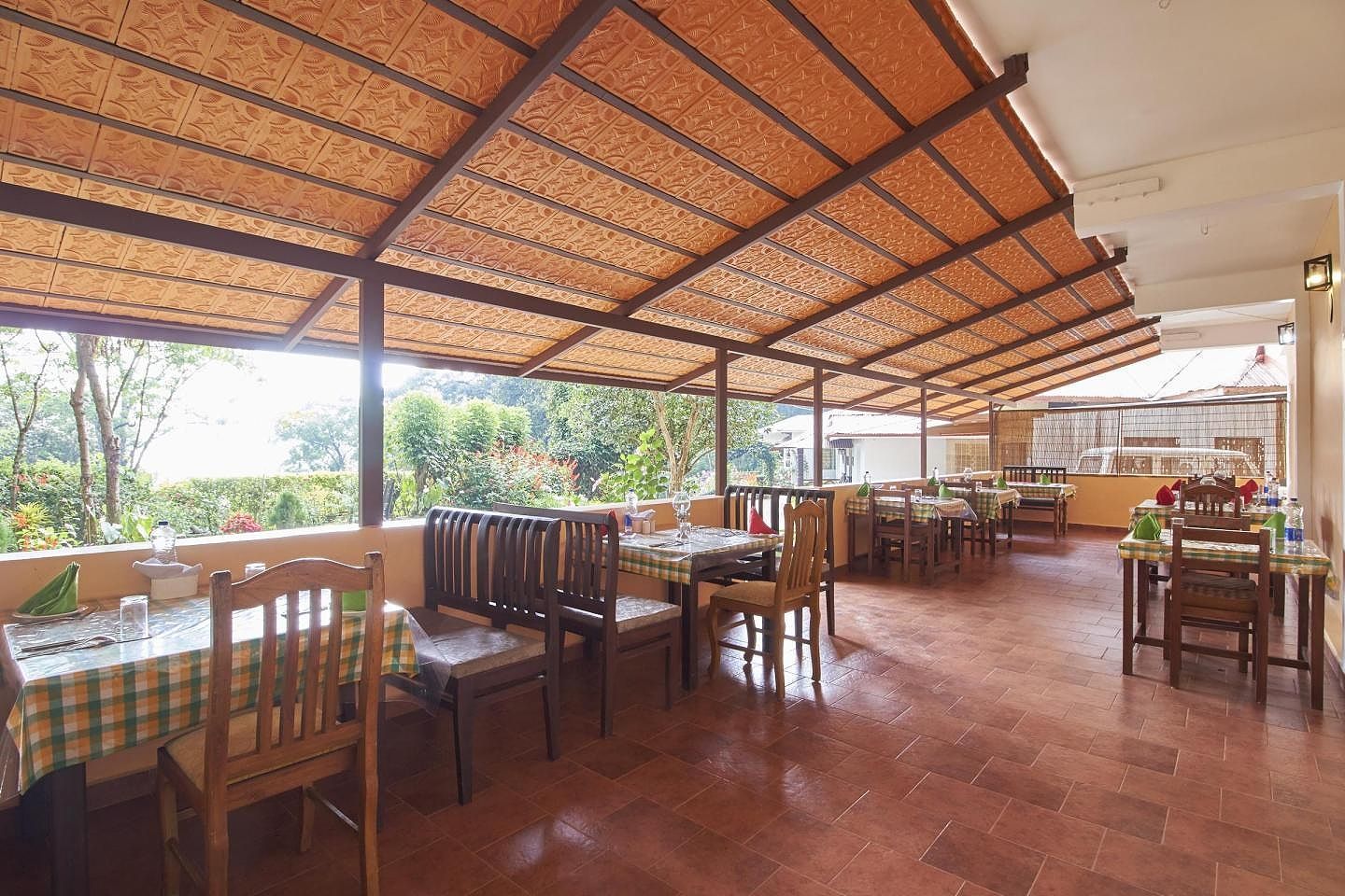 Food & Dining