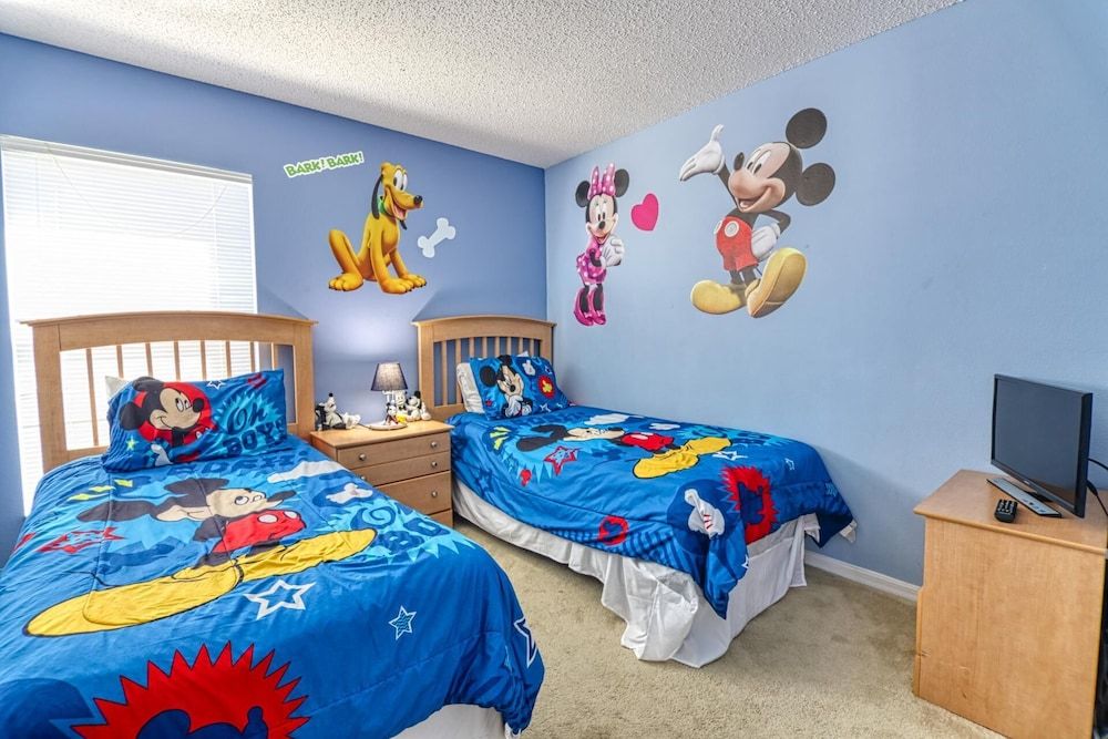 House, Multiple Beds (Charlotte's Emerald Island Vacation H)