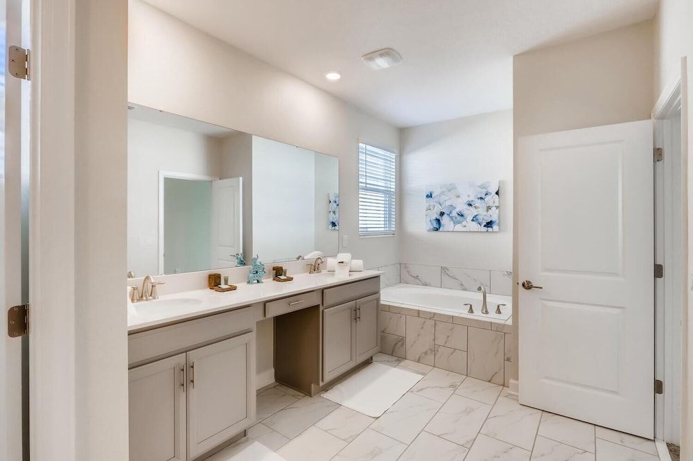 2773 BD - 5Bd Home With Private Pool 14 Guests House, Multiple Beds (2773 BD - 5Bd Home with Private Pool ) 14