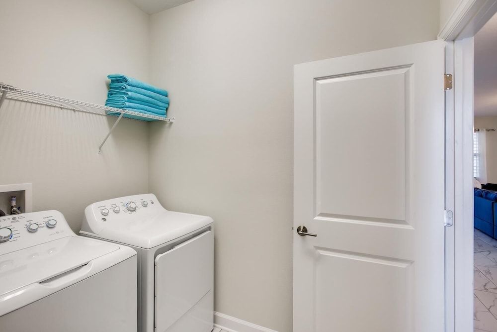 8908 CC - 6BR Luxury Home: Private Pool House, Multiple Beds (8908 CC - 6BR Luxury Home: Private Po) 17