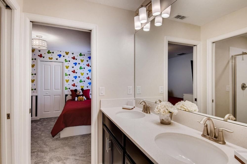 1552 MC - Vibrant Villa: Pools & Magic 6bds House, Multiple Beds (1552 MC - Vibrant Villa: Pools & Magi) 15