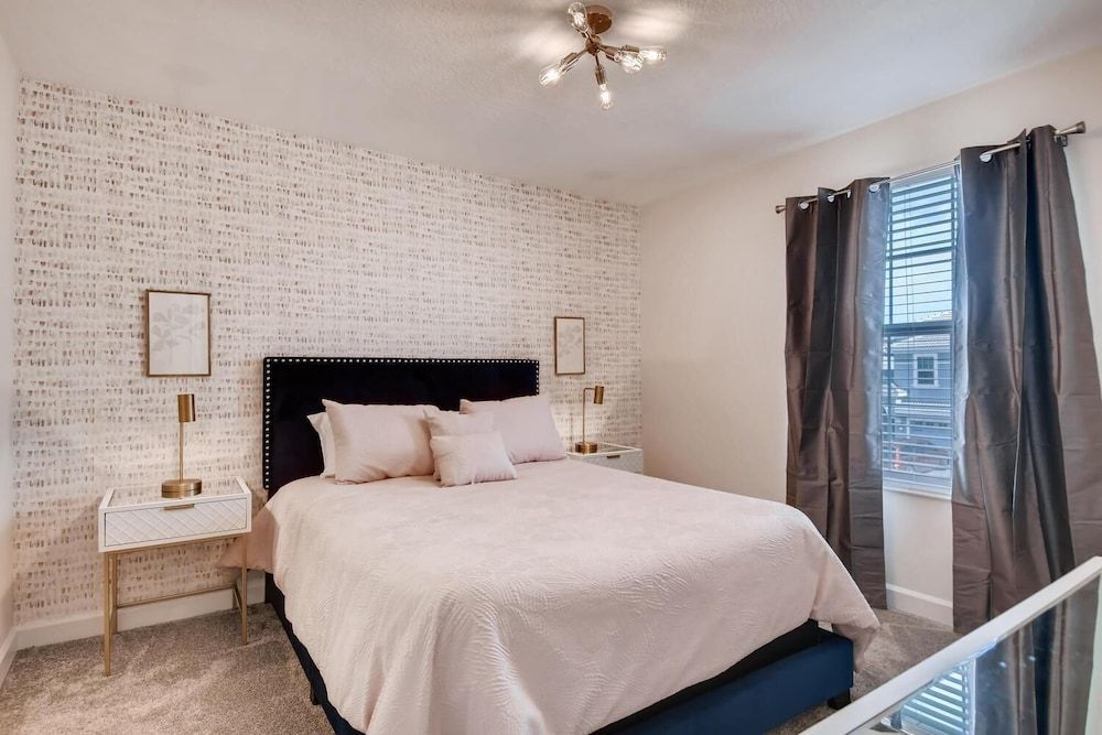 1552 MC - Vibrant Villa: Pools & Magic 6bds House, Multiple Beds (1552 MC - Vibrant Villa: Pools & Magi) 6