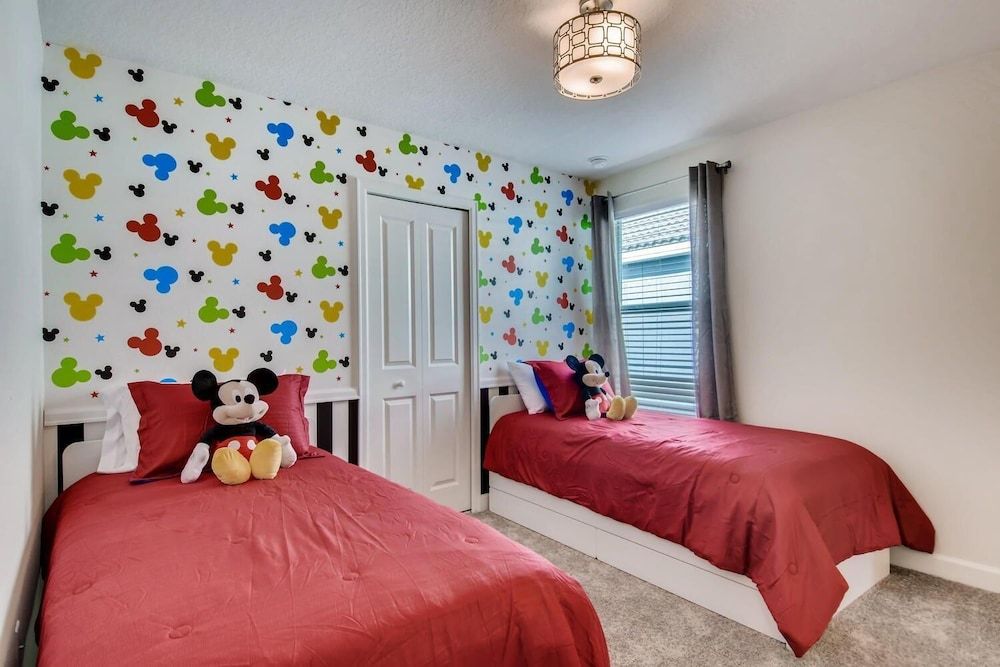 1552 MC - Vibrant Villa: Pools & Magic 6bds House, Multiple Beds (1552 MC - Vibrant Villa: Pools & Magi)