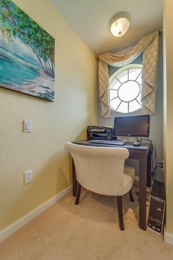 Michael's Windsor Hills Castle House, Multiple Beds (Michael's Windsor Hills Castle ) 24