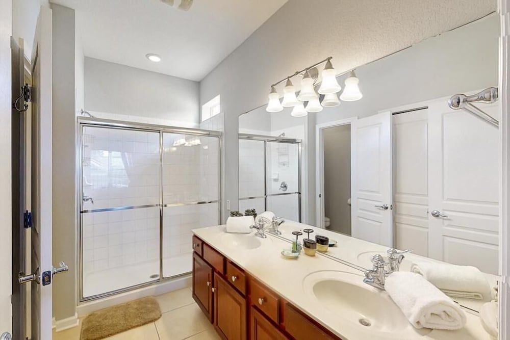 Star Wars Windsor Hills Vacation Home House, Multiple Beds (Star Wars Windsor Hills Vacation Home) 31