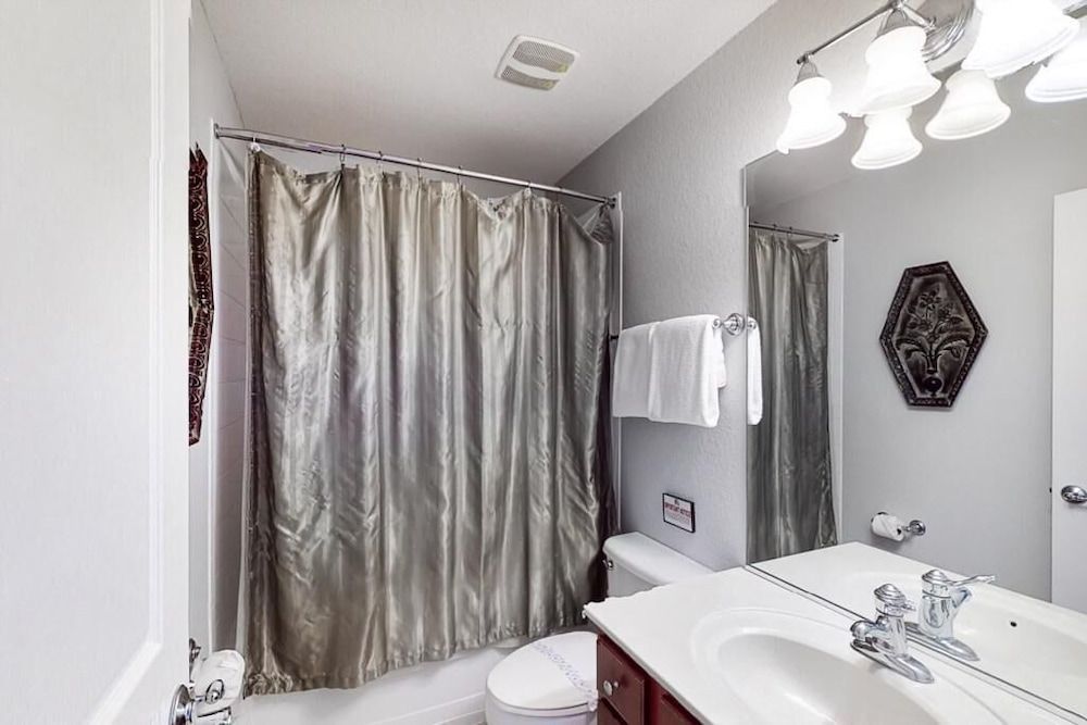 Star Wars Windsor Hills Vacation Home House, Multiple Beds (Star Wars Windsor Hills Vacation Home) 32