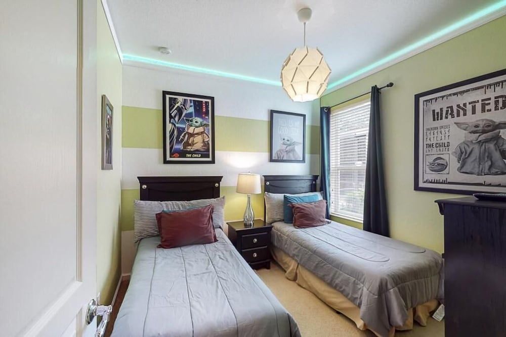 Star Wars Windsor Hills Vacation Home House, Multiple Beds (Star Wars Windsor Hills Vacation Home) 6