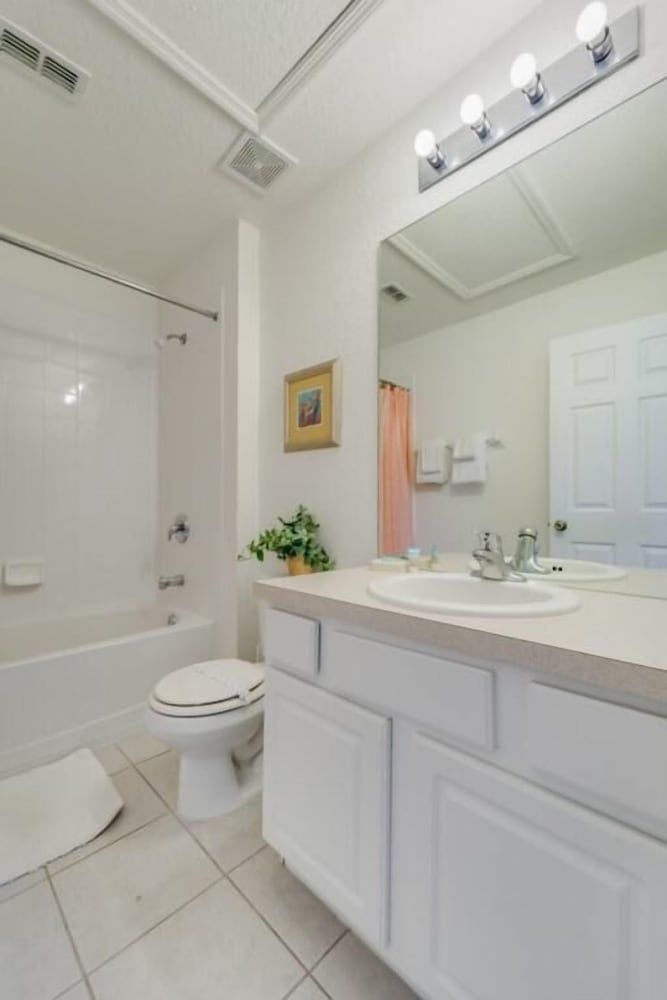 Delores' Windsor Hills Vacation Townhome House, Multiple Beds (Delores' Windsor Hills Vacation Townh) 22