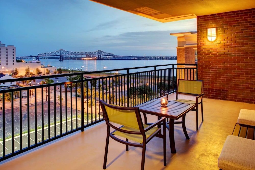 Studio, 1 King Bed, Balcony, River View