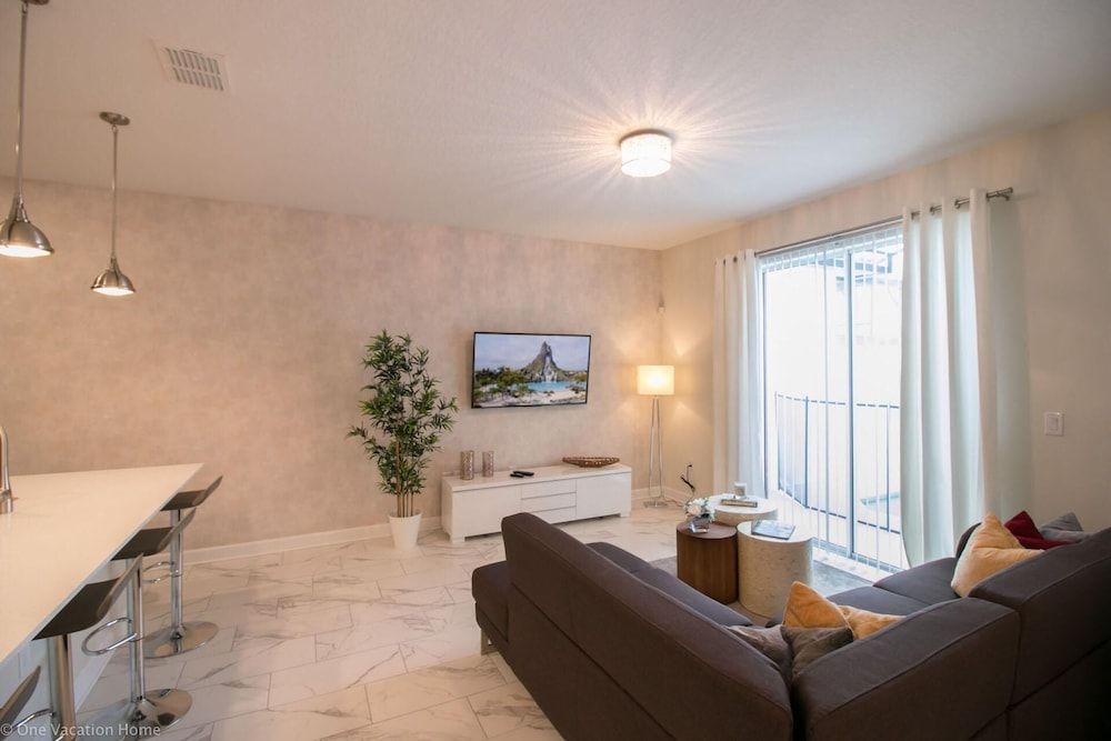 undefined 9005 SD - Gorgeous 4BR Townhome - Private Pool 4