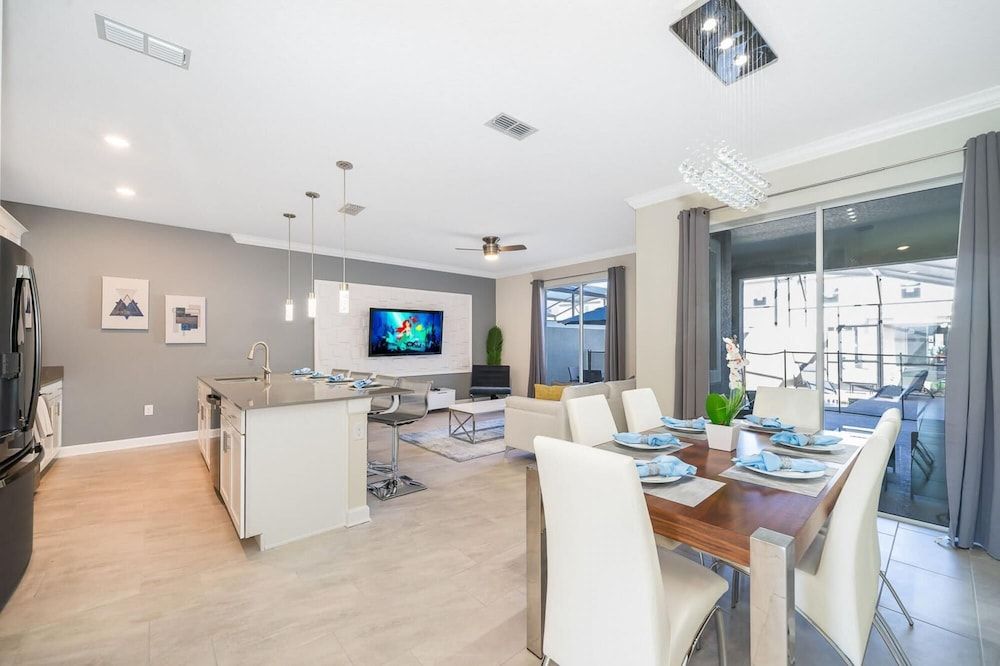 undefined Gorgeous New Home With Private Pool Within Minutes to Disney and Most Attractions 9