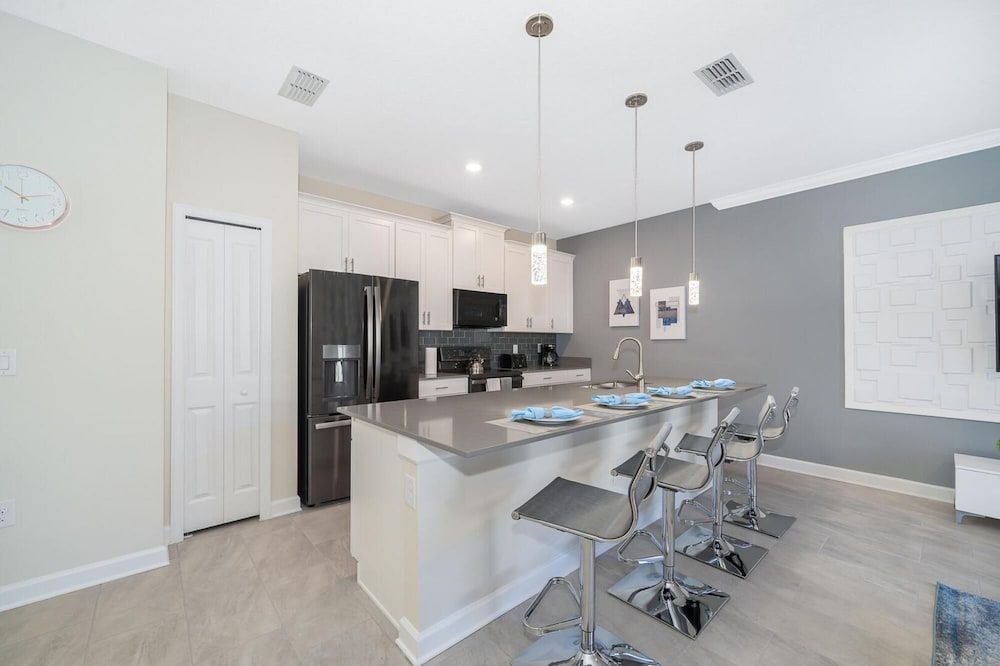 undefined Gorgeous New Home With Private Pool Within Minutes to Disney and Most Attractions 2