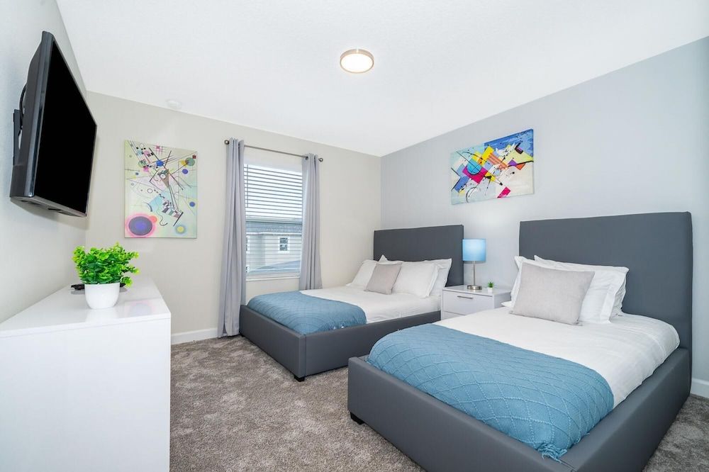 undefined Gorgeous New Home With Private Pool Within Minutes to Disney and Most Attractions 4