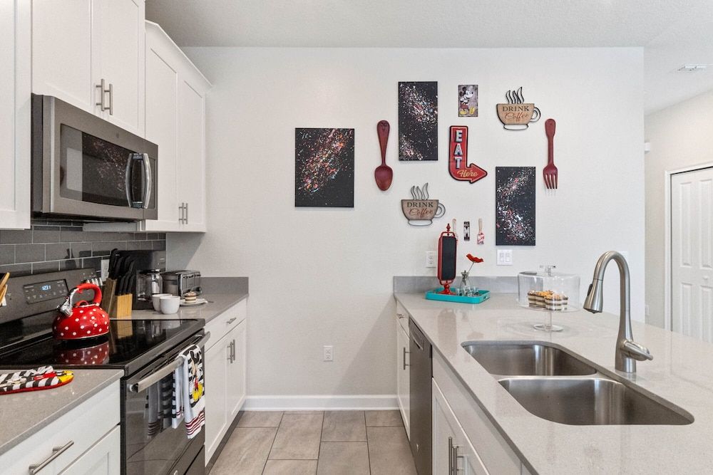 undefined Hollywood Retreat 8