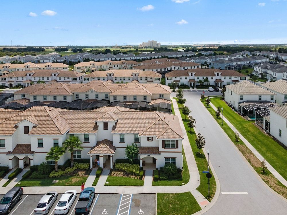 undefined Hollywood Retreat 4