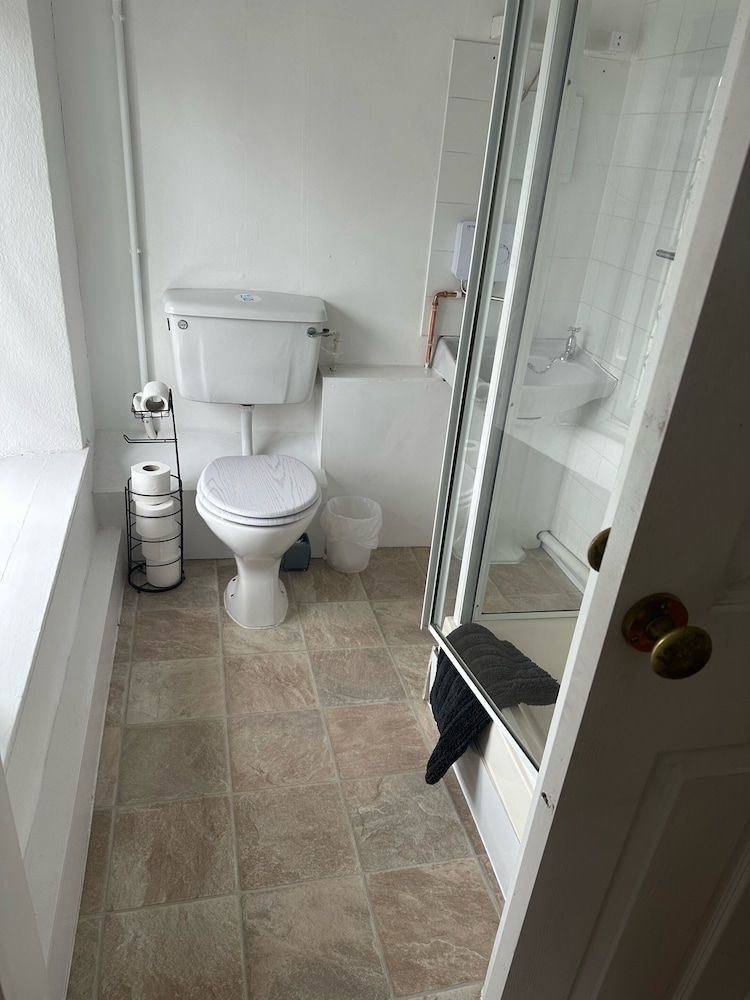 Basic Single Room, Ensuite