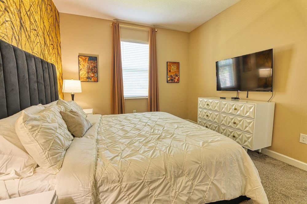 House, Multiple Beds (Alesha's Castle at Champions Gate)