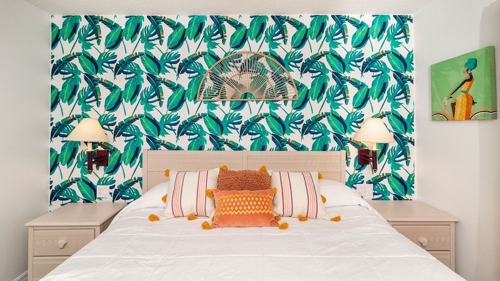 undefined Tropical Lux 10