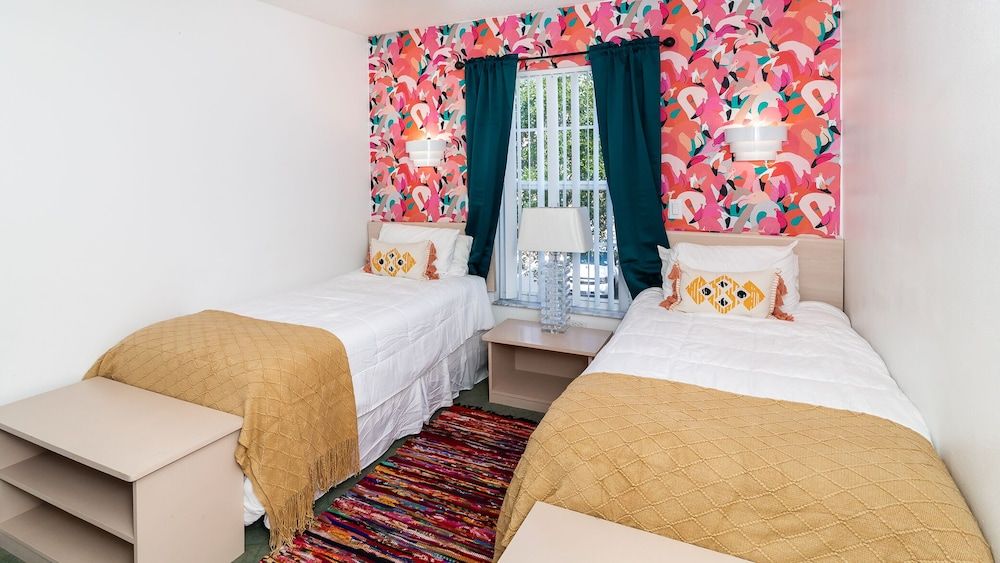 undefined Tropical Lux 6