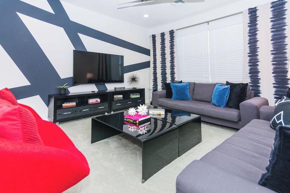 Relax in Style: Elegant Vacation Home in Orlando House (Multiple Bedrooms) 3