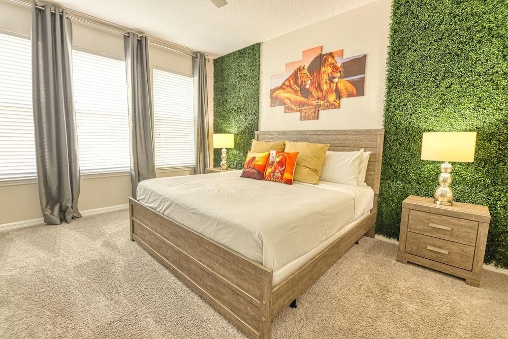 House, Multiple Beds (Jodie's Luxury Solara Home)
