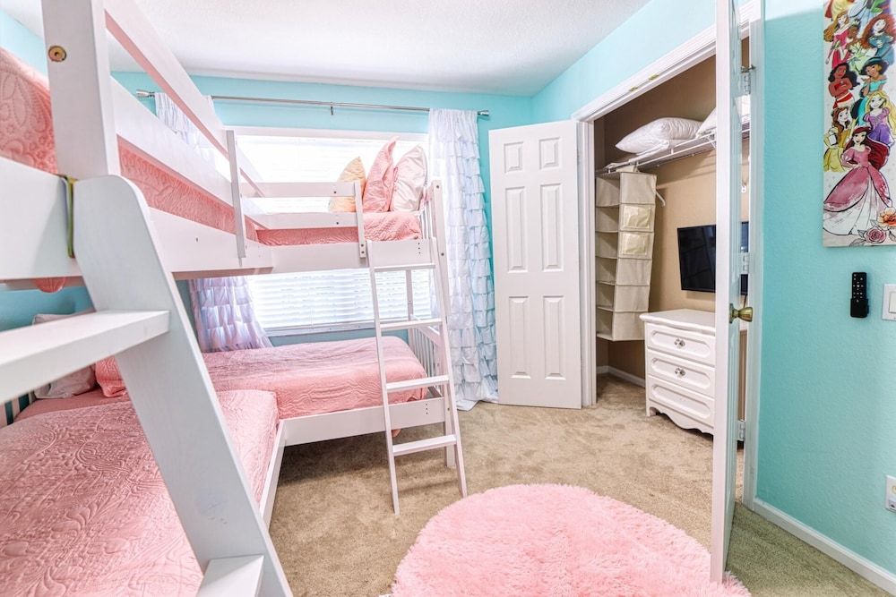 Christopher's Windsor Hills Home House, Multiple Beds (Christopher's Windsor Hills Home) 12