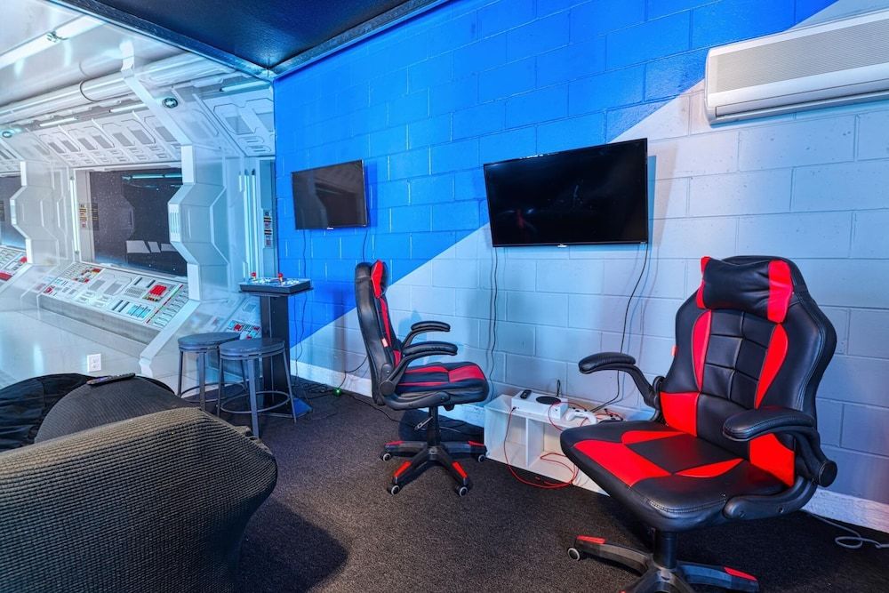 Christopher's Windsor Hills Home House, Multiple Beds (Christopher's Windsor Hills Home) 4