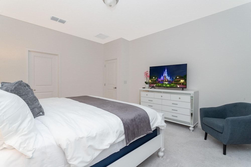 undefined Large Beautiful Home by Disney 9