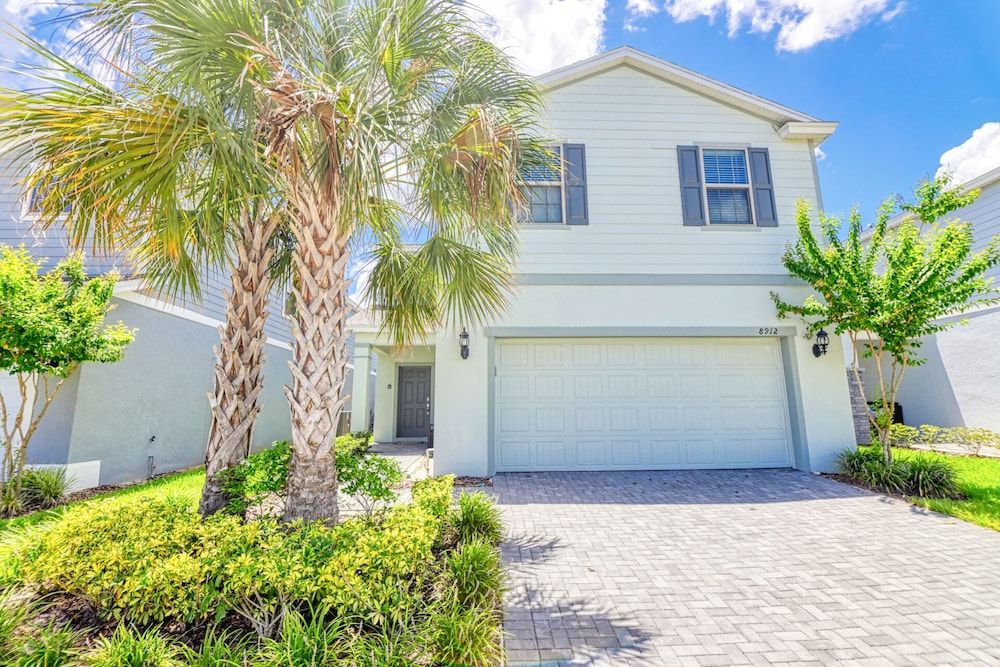 undefined Vikram's Stylish Windsor at Westside Home 2