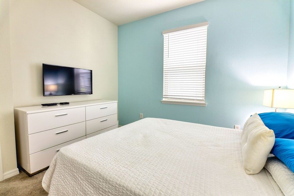 undefined Vikram's Stylish Windsor at Westside Home 5