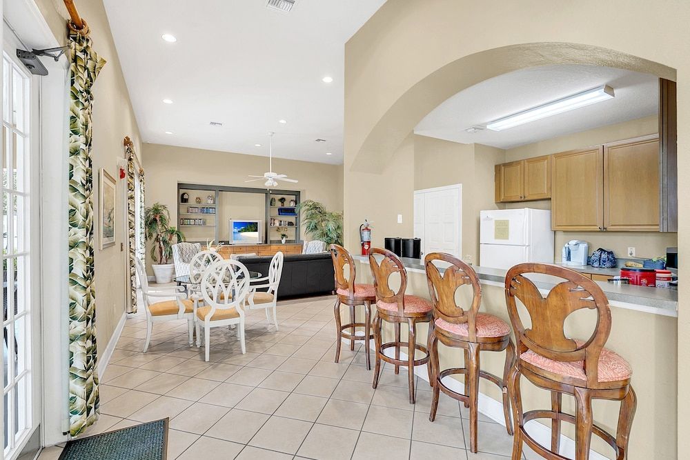 undefined Modern & Comfy 20min to Disney Queenbeds 3