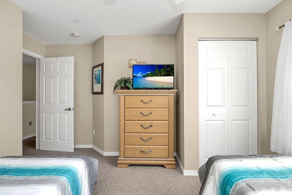 undefined Modern & Comfy 20min to Disney Queenbeds
