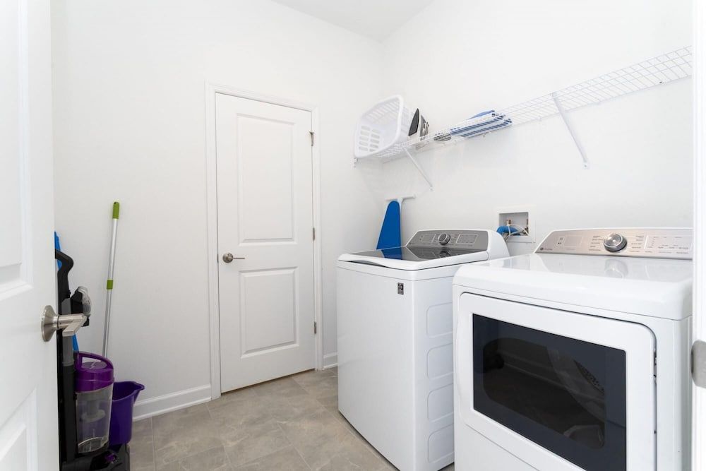 undefined Beautiful Spacious House Near Themed Parks 9