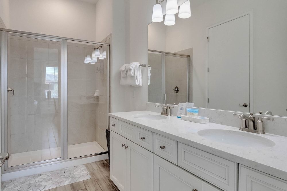 Blue Sea Dreams Minutes From Disney House, Multiple Beds, Patio, Garden View (Blue Sea Dreams) 4