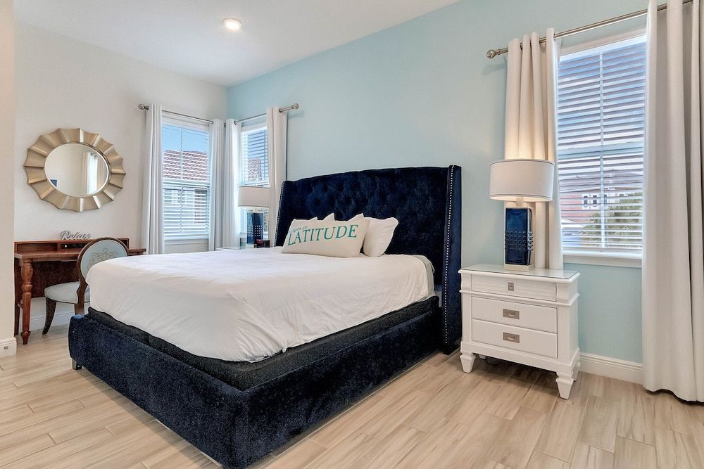 Blue Sea Dreams Minutes From Disney House, Multiple Beds, Patio, Garden View (Blue Sea Dreams)